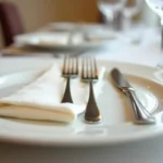 Jak ułożyć sztućce na stole zgodnie z etykietą?